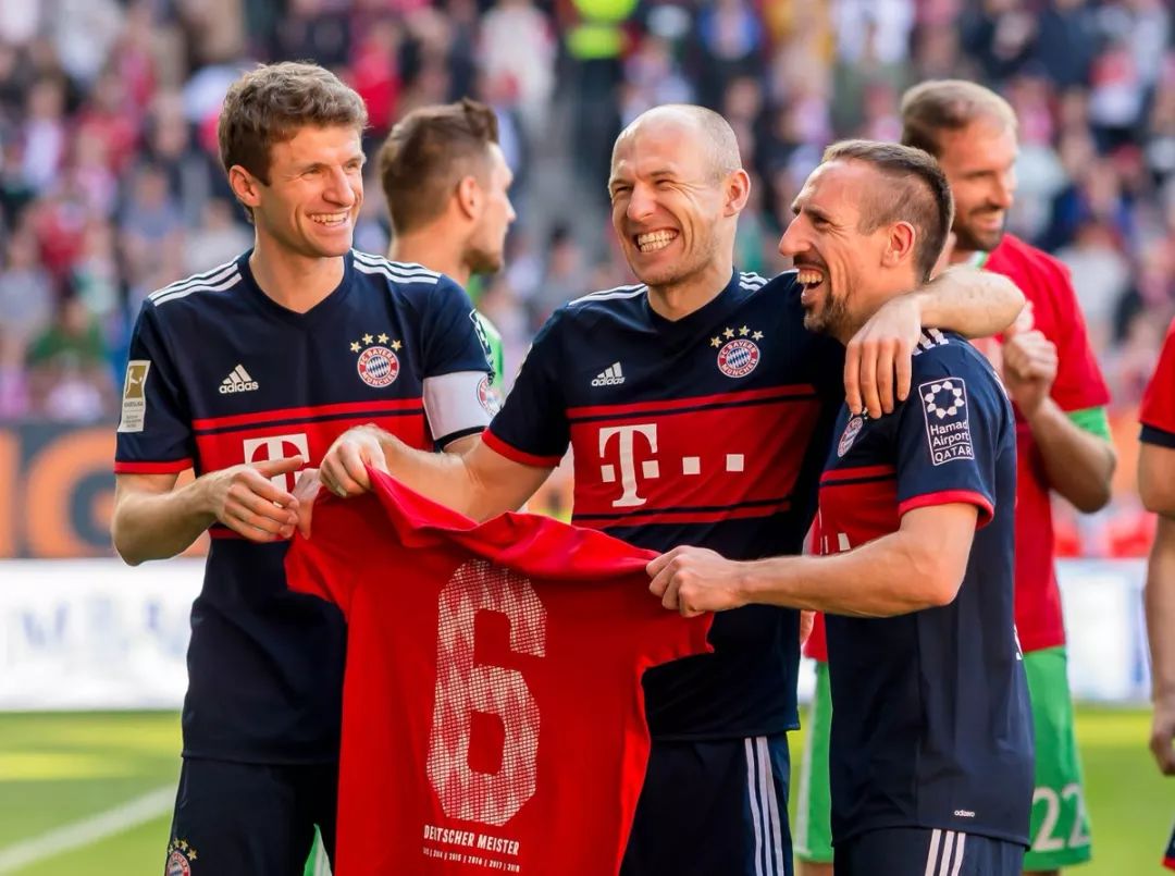 用高机位视 用高机位视